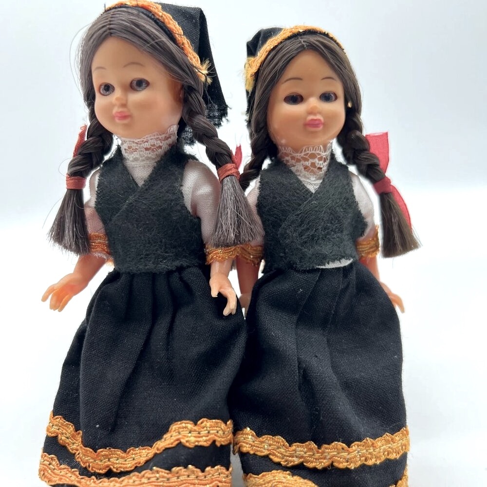 Vintage 1970’s Greece nationality dolls